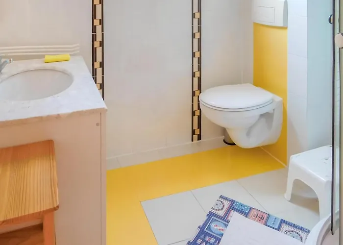 2 Bedroom Lovely In Дом отдыха *