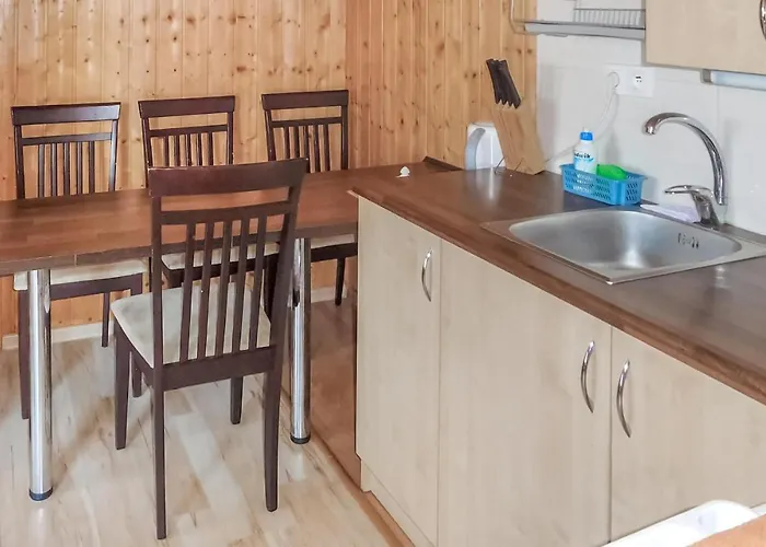2 Bedroom Lovely In Дом отдыха Вице